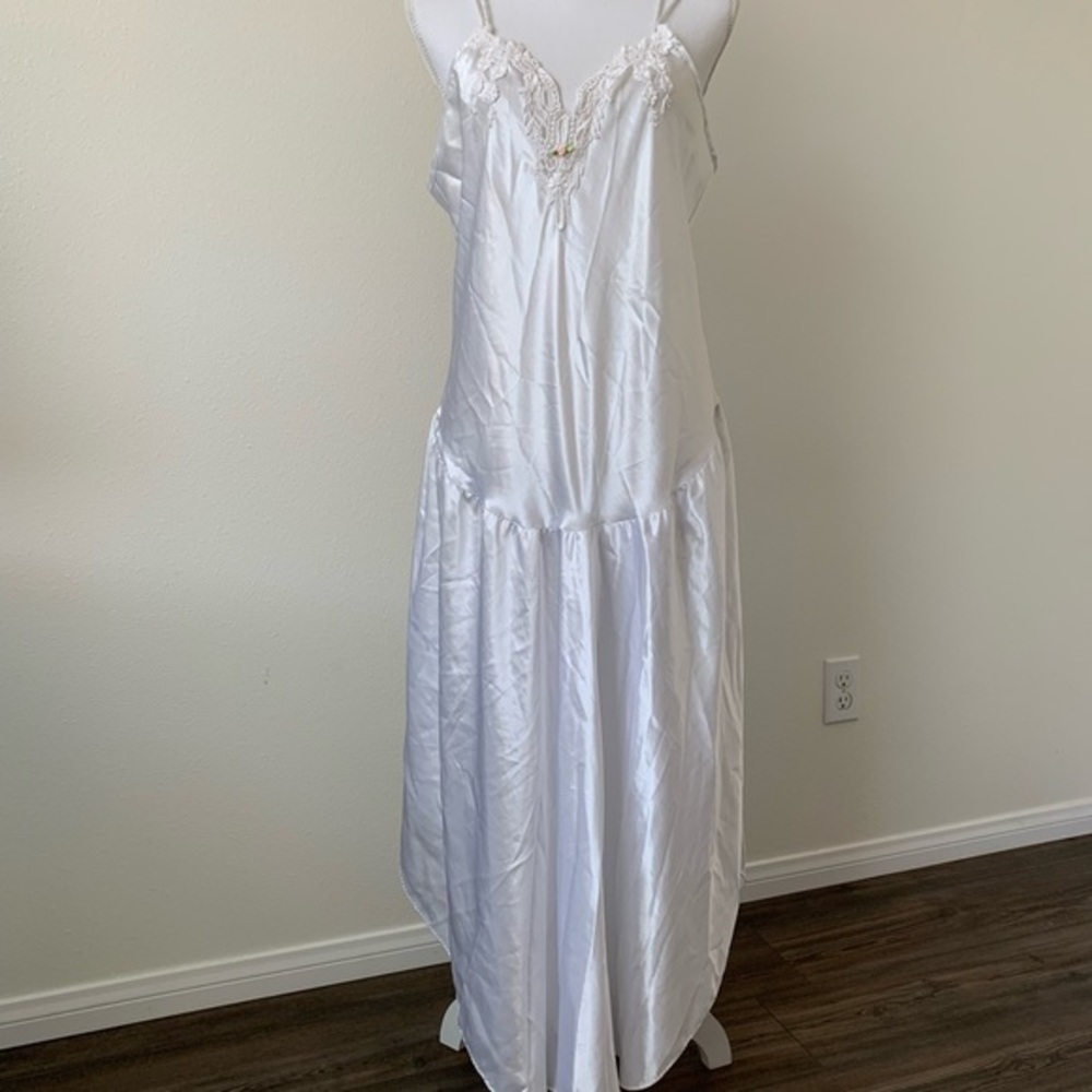 Elegant White Lace Trim Slip 2 pieces of nightgown